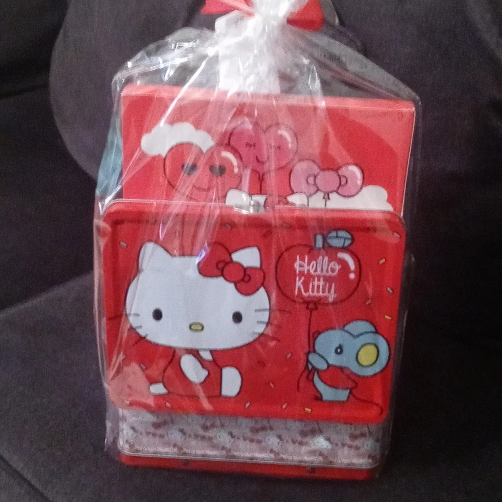 Hello Kitty Valentine's Gift Set 2021